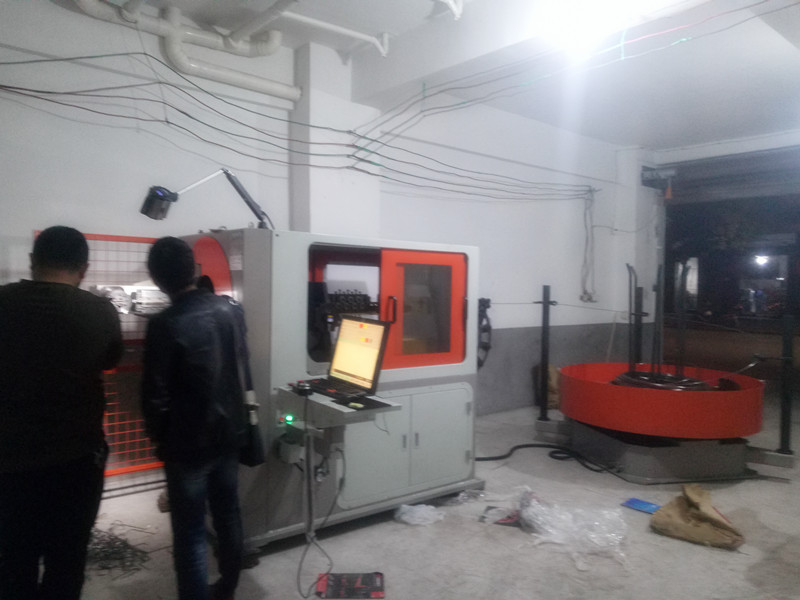 贝朗技术人员调试设备现场