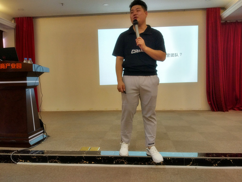 周末，贝朗钢线成型机厂家员工与您相约聚大电商产业园