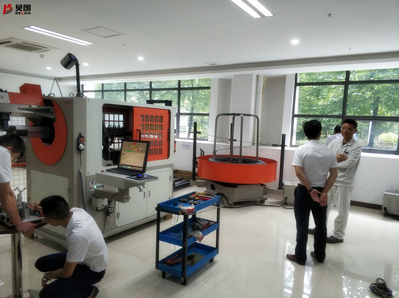 快来看、快来看，贝朗迎来日本客户参观3D折丝设备啦！