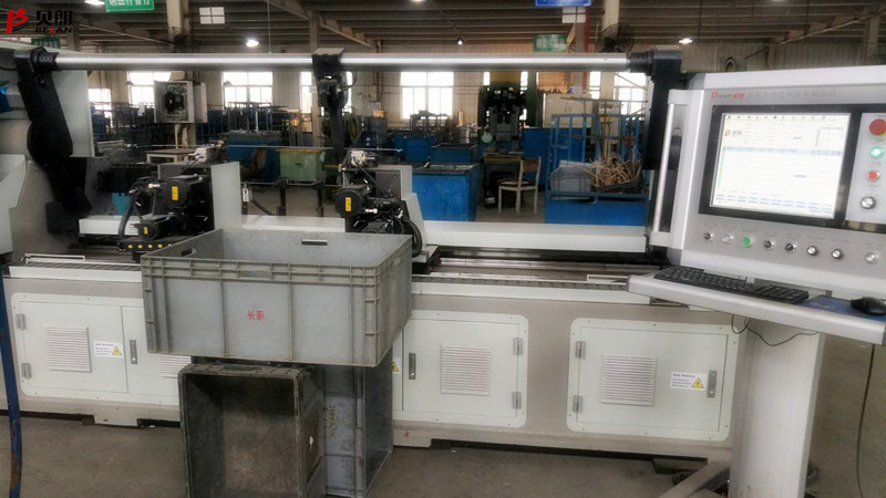 贝朗双头线材成型机在客户处生产产品