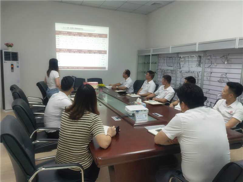 沟通让工作更畅 通——贝朗钢丝线折弯机