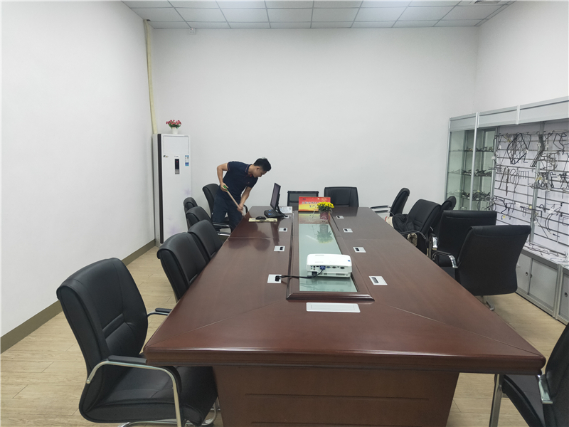 贝朗员工整理5S现场